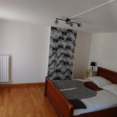 Les Chez Léo Bar-sur-Aube